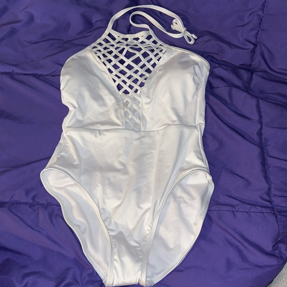 FLASH SALE Kenneth Cole NY swimsuit - Picture 3 of 7